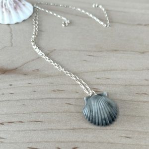 Silver 18” Singapore roll pendant